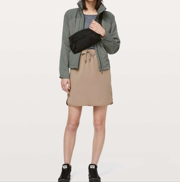 Lululemon On The Fly Skirt *Woven in Frontier Tan Size 4 Minimalist - Picture 1 of 11